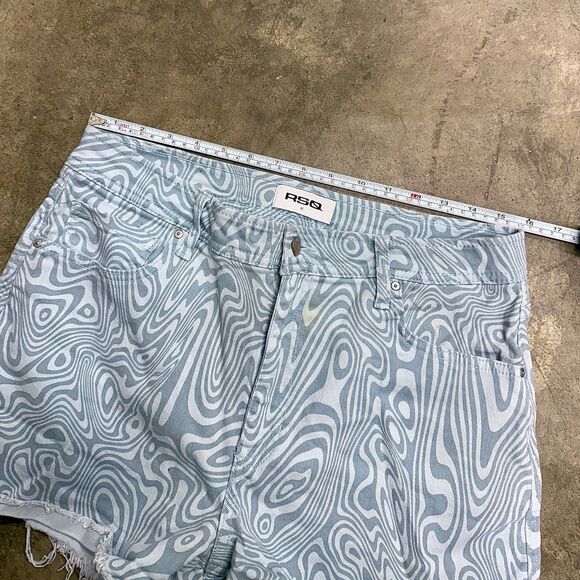 RSQ Marble swirl patterned retro jean shorts - Picture 4 of 6